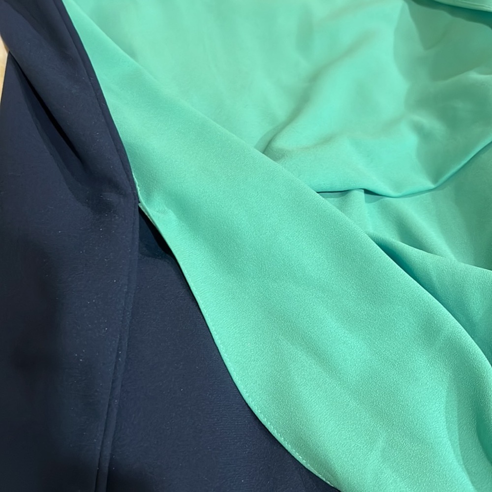 Colorblock Ruched Short Sleeve Dress - Picture 5 of 7